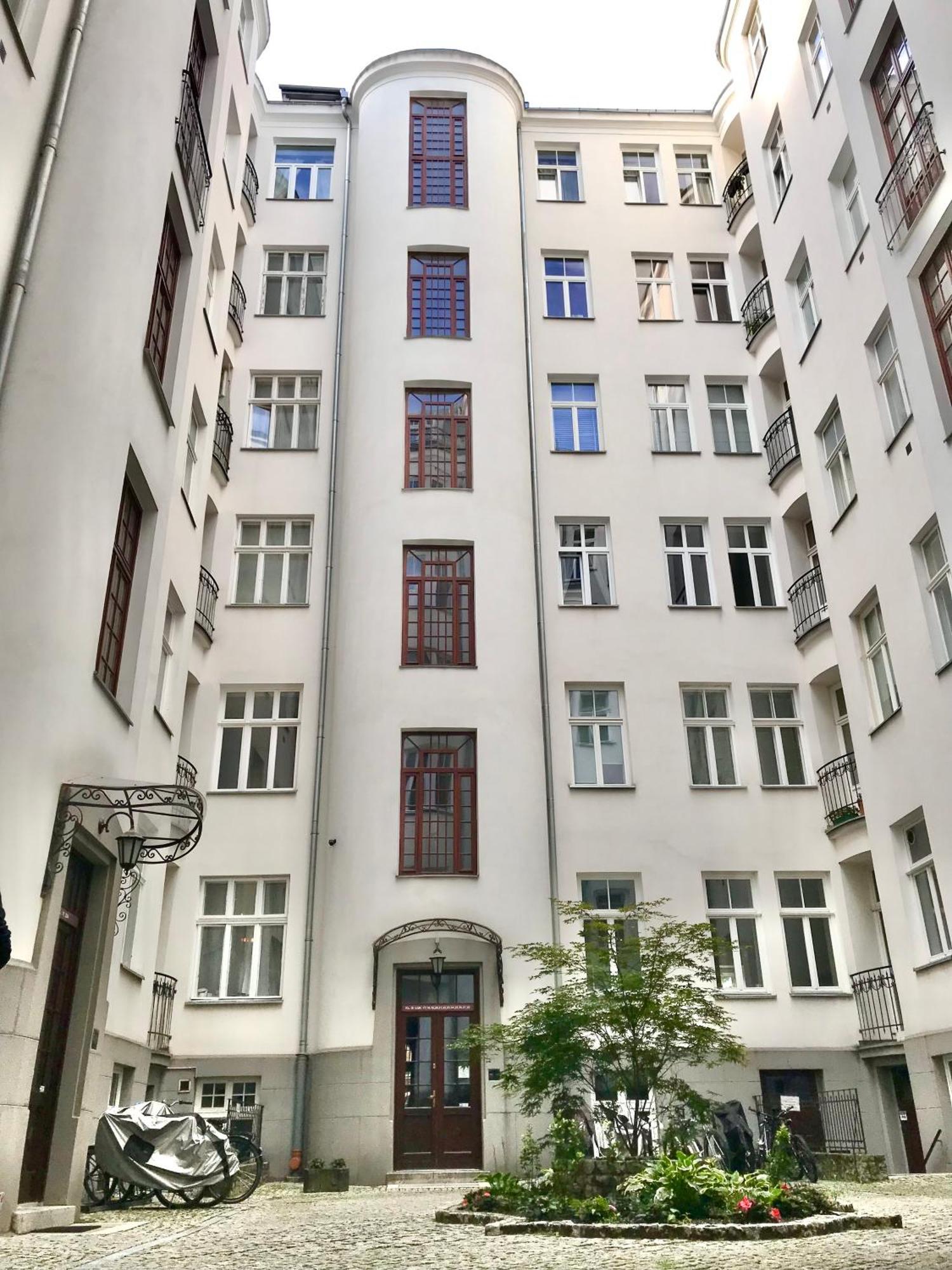 Apartel Wilcza8 Minimalist Location